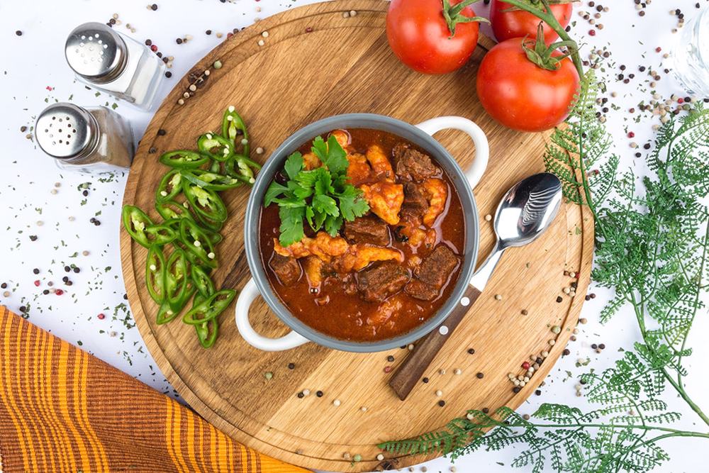Gulas de vita cu cartofi si galuste Ingrediente ceapa alba, usturoi, cartofi albi Fel Principal Gulas de vita cu cartofi si galuste Ingrediente ceapa alba, usturoi, cartofi albi Fel Principal