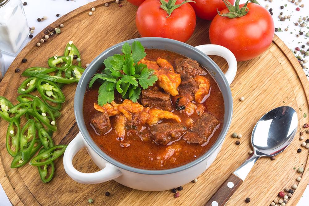 Gulas de vita cu cartofi si galuste Ingrediente ceapa alba, usturoi, cartofi albi Fel Principal Gulas de vita cu cartofi si galuste Ingrediente ceapa alba, usturoi, cartofi albi Fel Principal