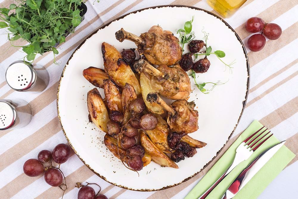 Pulpe De Pui Cu Struguri Si Cartofi La Cuptor Ingrediente Pulpa De Pui Cartofi Albi Sare Fel Principal